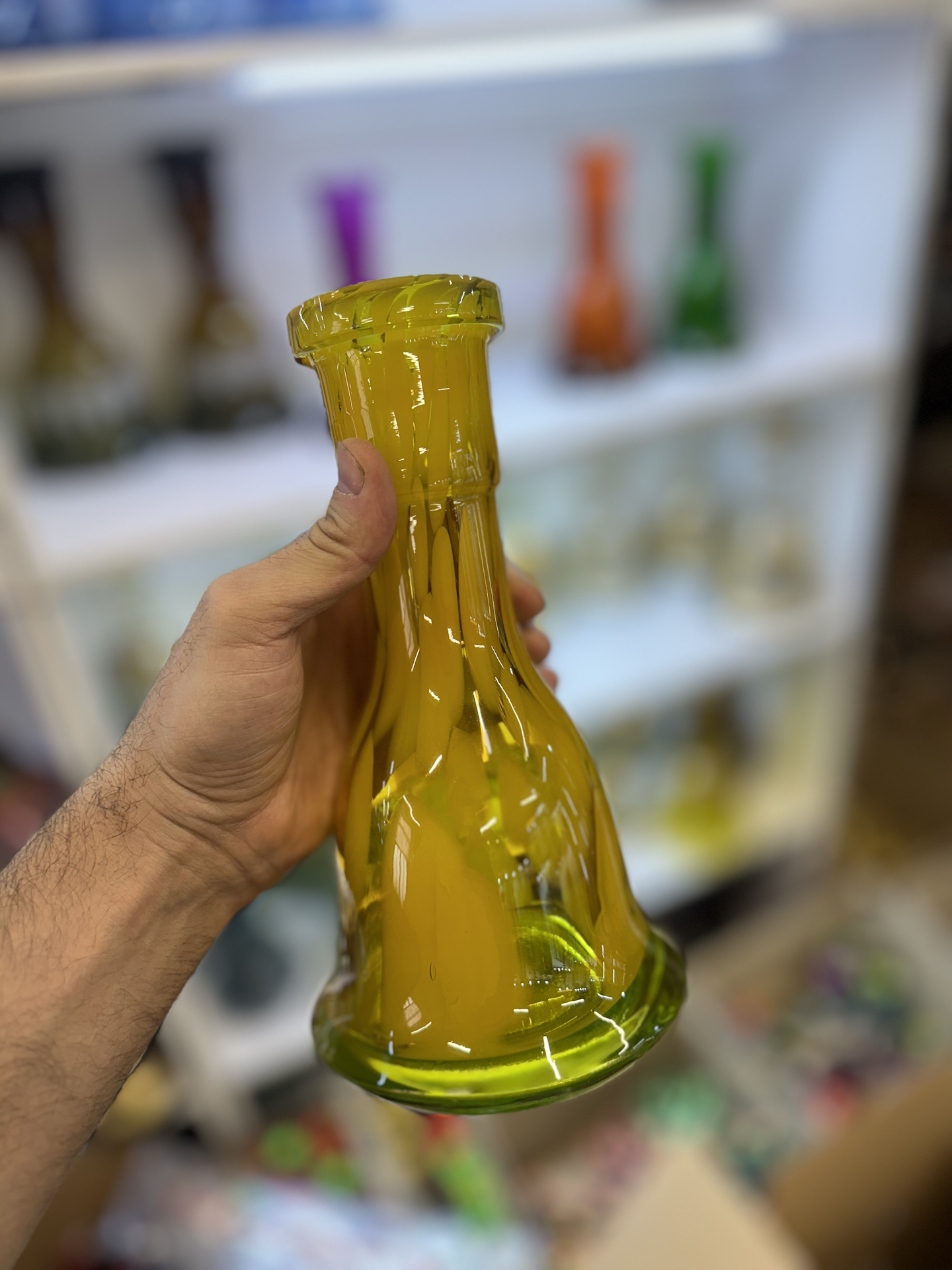 تصویر از شیشه الوان رنگی