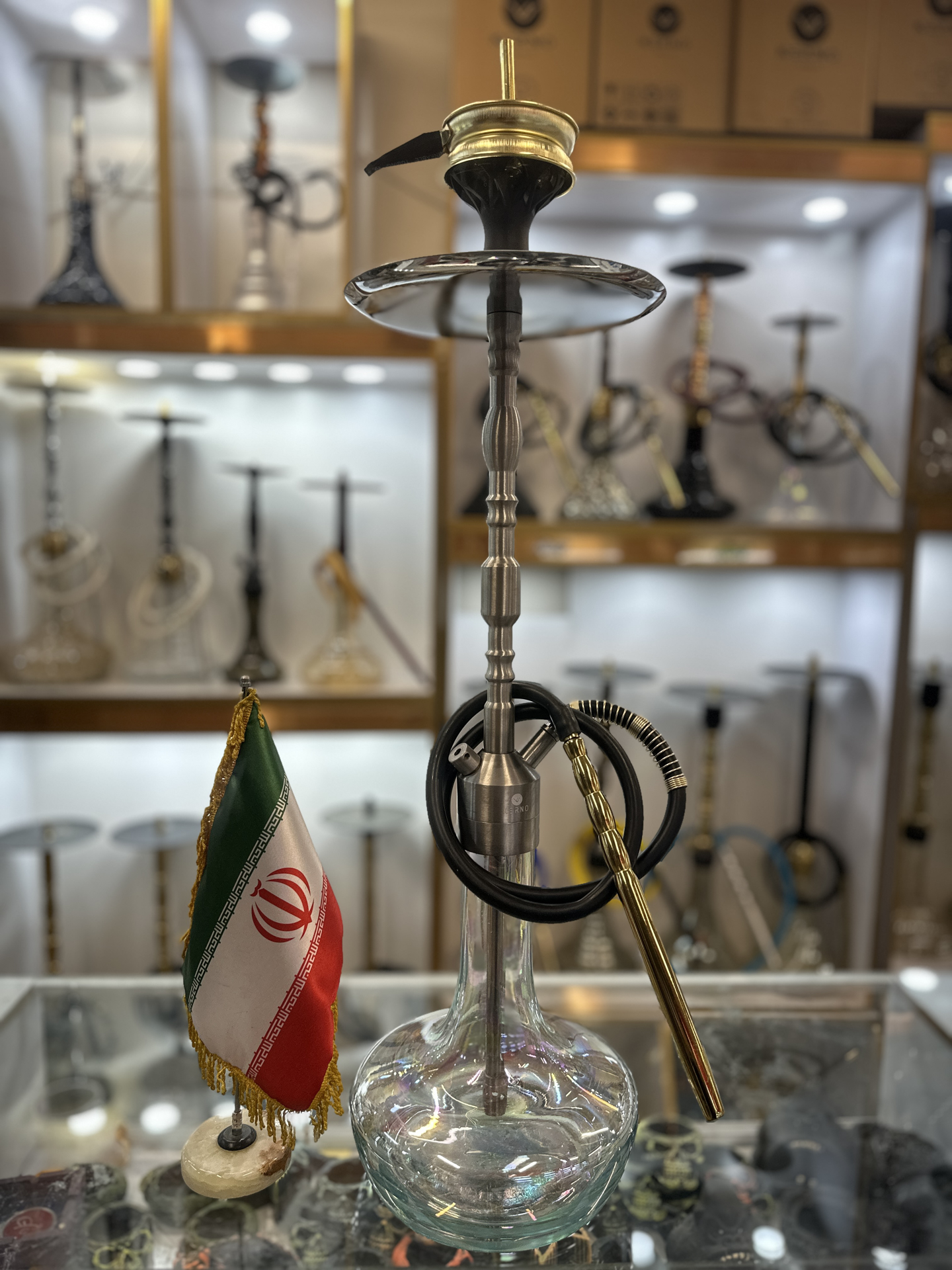 تصویر از کرنو بدنه المنیوم شیشه سفید